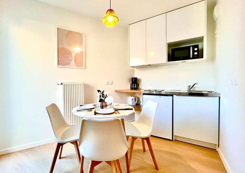 Dining area, kitchen