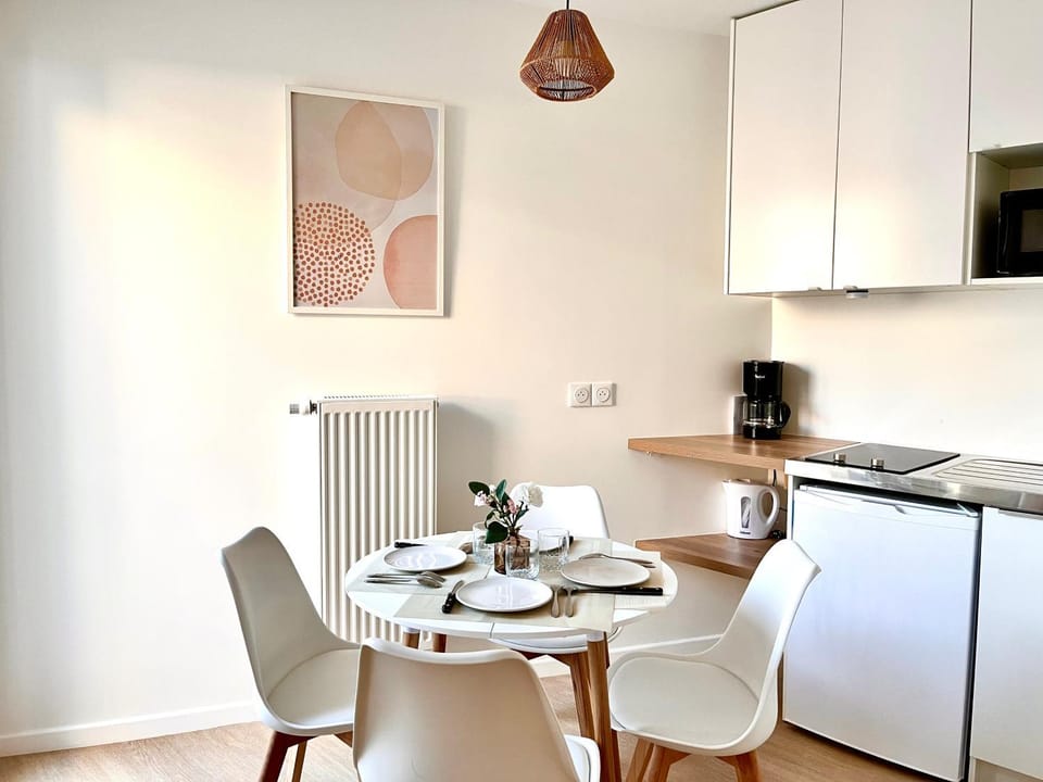 Dining area, kitchen