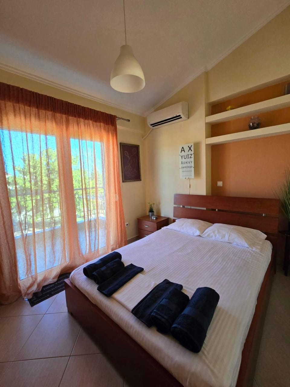 Bed, Bedroom, towels