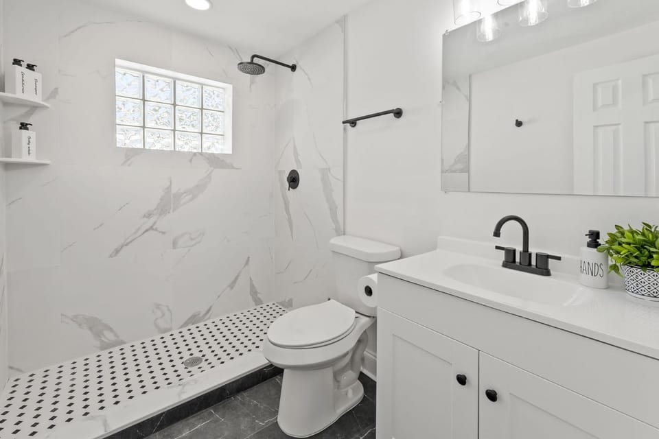 Sunny Palmetto Oasis - 4BR Home With Private Pool House in Palmetto