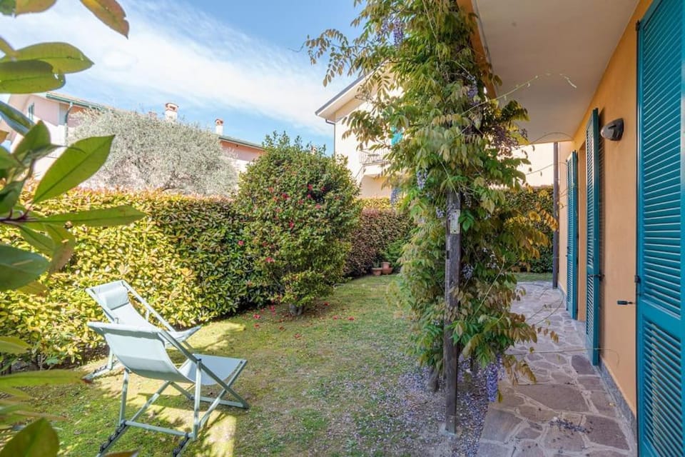 Property building, Day, Garden