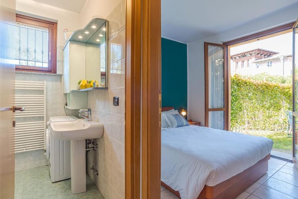 Bathroom, Photo of the whole room, Bedroom