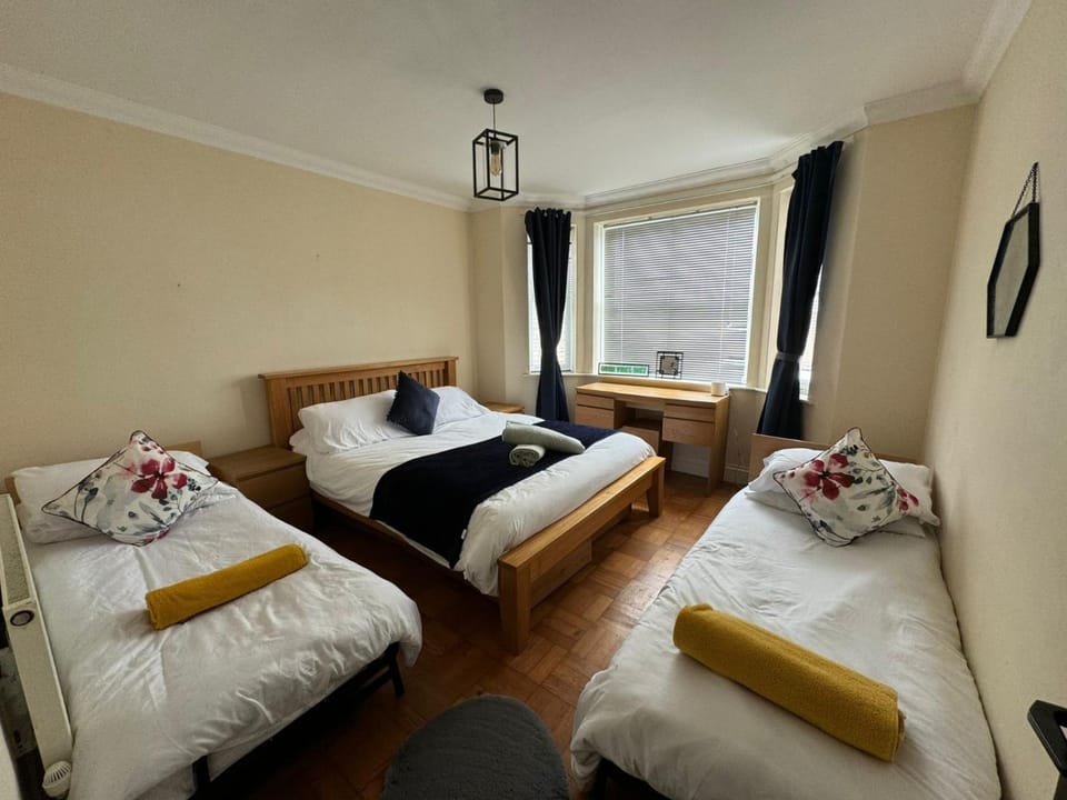 Lushlets GF Flat sleeps 10 12 House in Cardiff