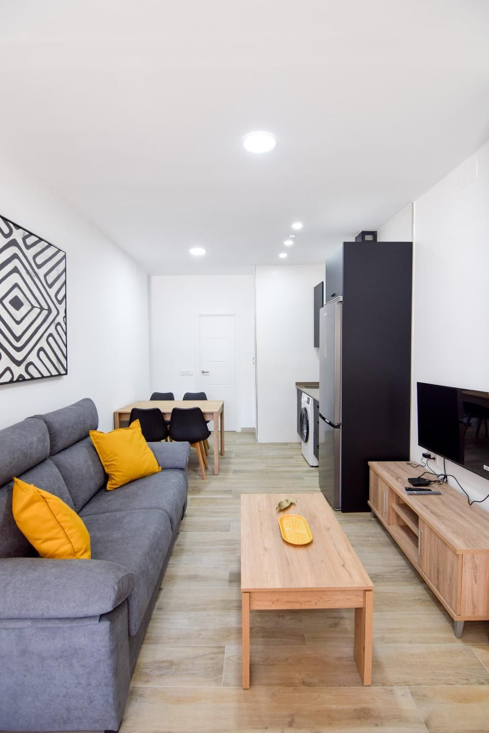 TV and multimedia, Living room, Seating area, Evening entertainment