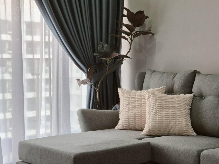 Direct mall access & beach - Large group 8 pax Apartment in Johor Bahru