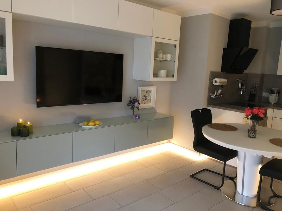 TV and multimedia, Kitchen or kitchenette, Living room, Dining area