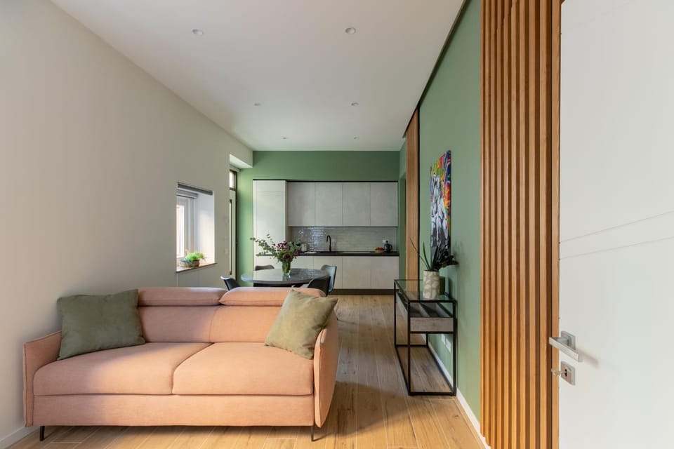 TV and multimedia, Kitchen or kitchenette, Living room, Seating area, Dining area