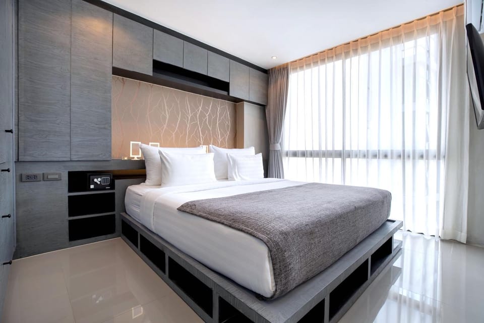 Bed, Photo of the whole room, Bedroom