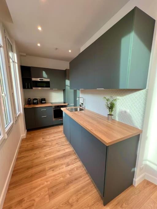 Very bright newly renovated apt with AC Apartment in Paris