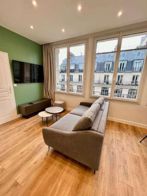 Very bright newly renovated apt with AC Apartment in Paris