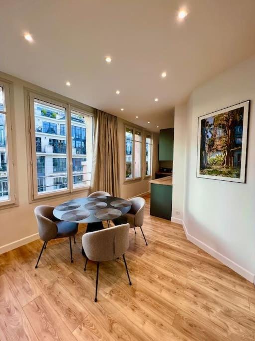 Very bright newly renovated apt with AC Apartment in Paris