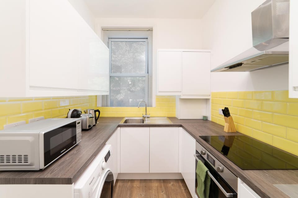 Kitchen or kitchenette, dishwasher, toaster
