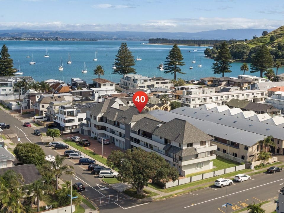 Property building, Nearby landmark, Neighbourhood, Natural landscape, Bird's eye view, Garden, Beach, Mountain view, Sea view, Street view, Location, Parking