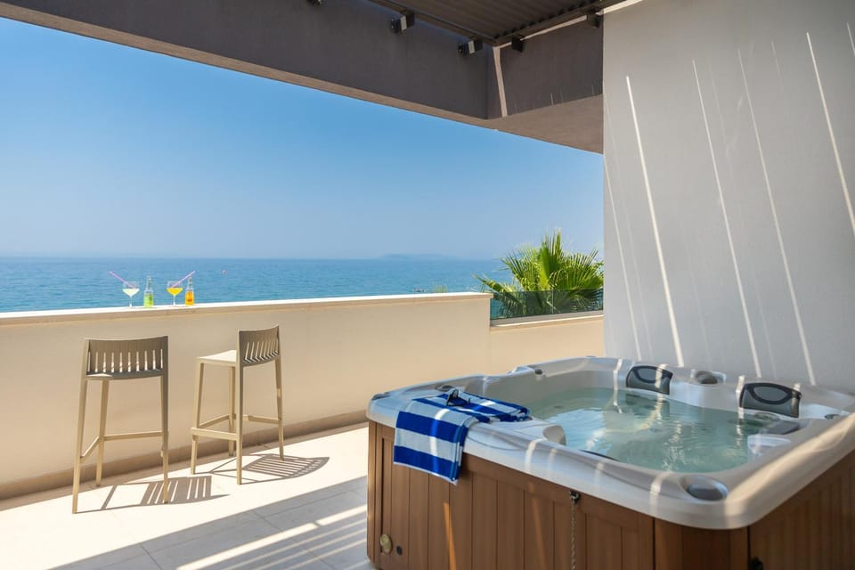 Hot Tub, Hot Tub, Balcony/Terrace, Sea view