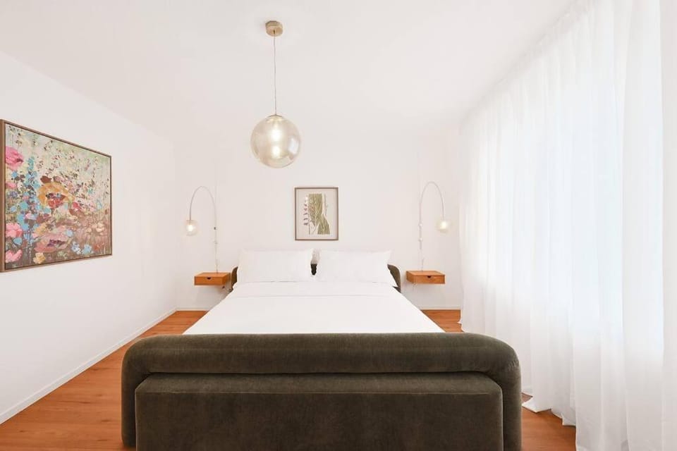 Photo of the whole room, Bedroom