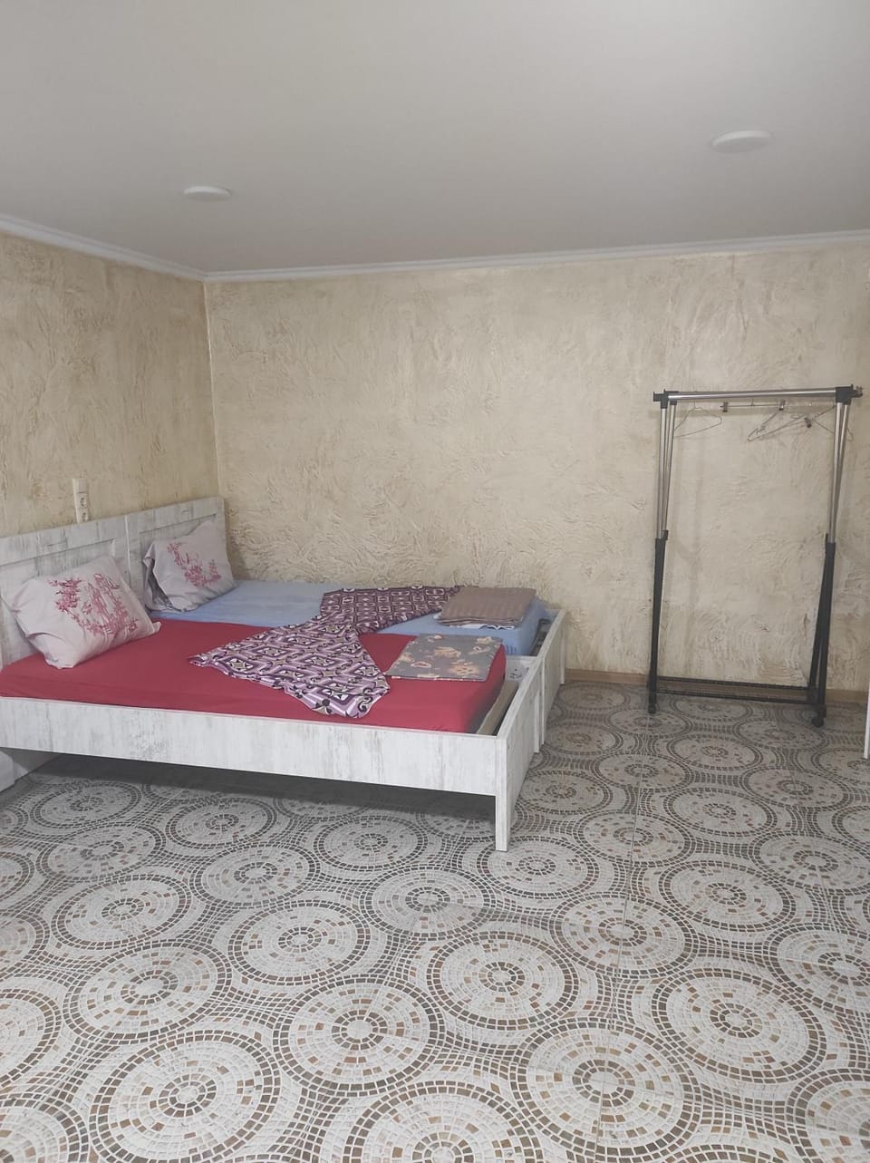 Budget double room Bed and Breakfast in Batumi