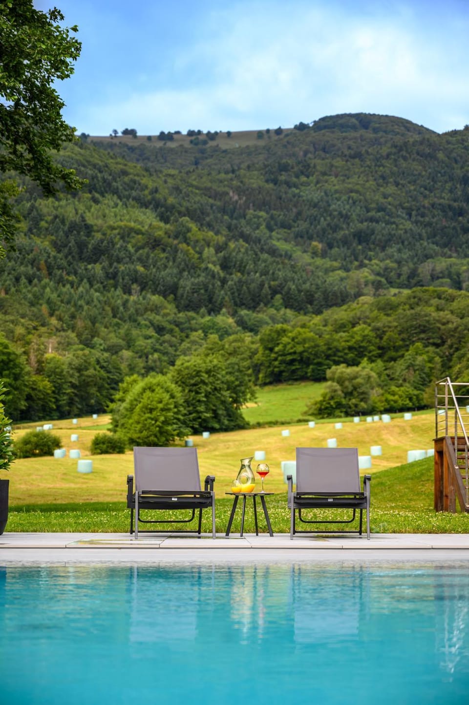 Natural landscape, Mountain view, Swimming pool, sunbed
