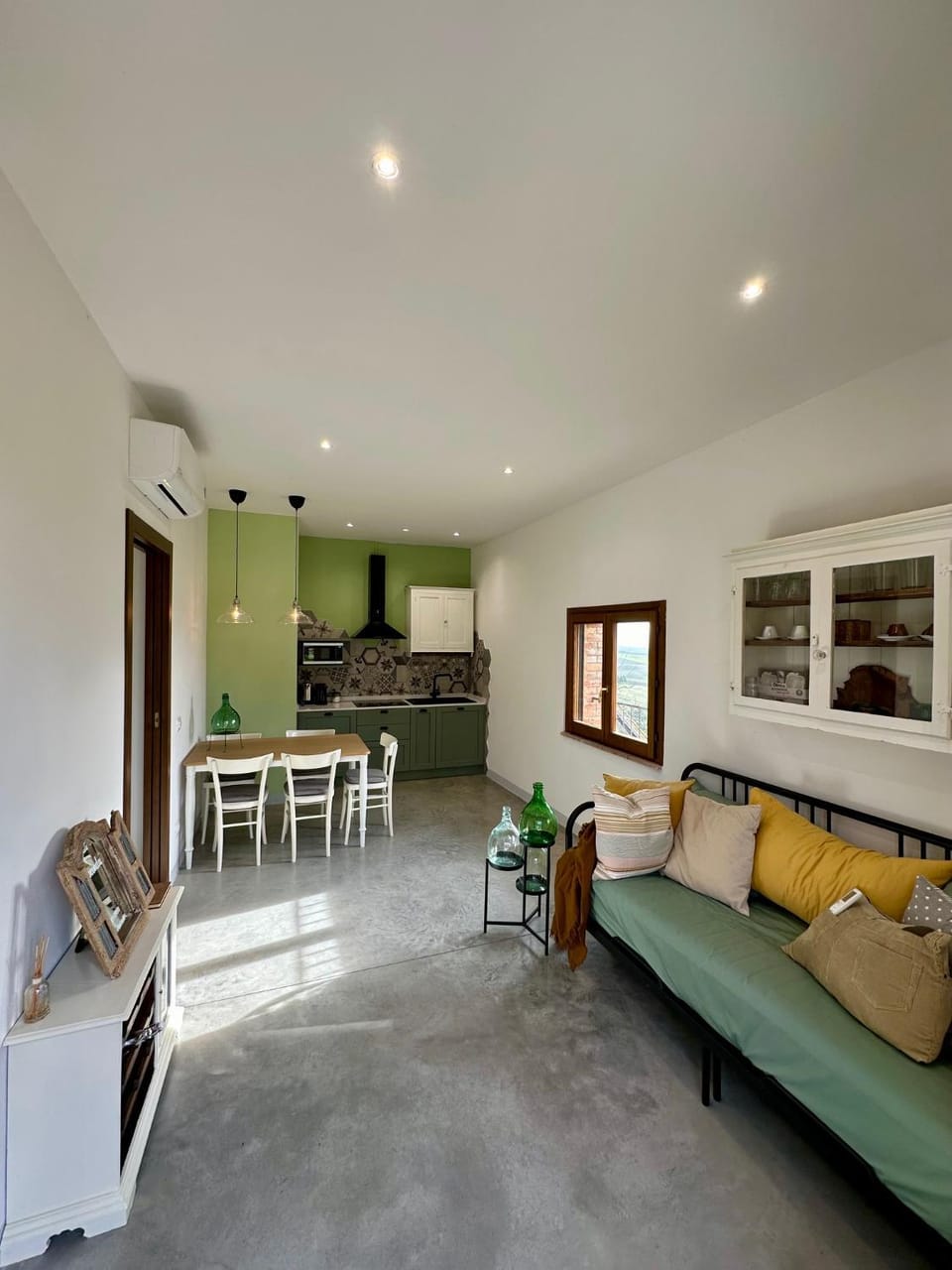 Kitchen or kitchenette, Living room, Seating area, pet friendly