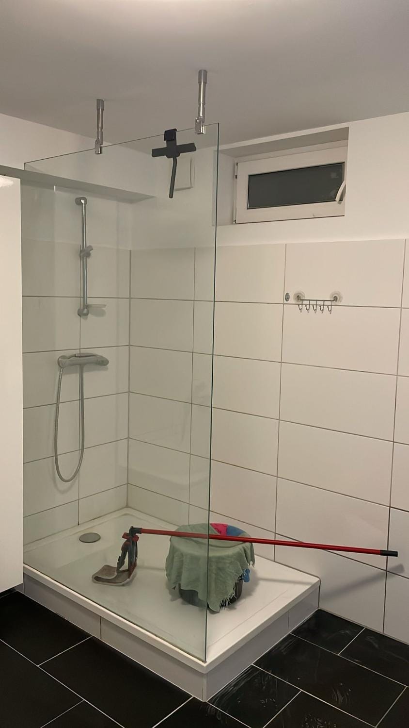 Sch1 Schleswiger Str.19,30165 Hannover,UG,2 x SZ ( 2 x Doppelbett ) Apartment in Hanover