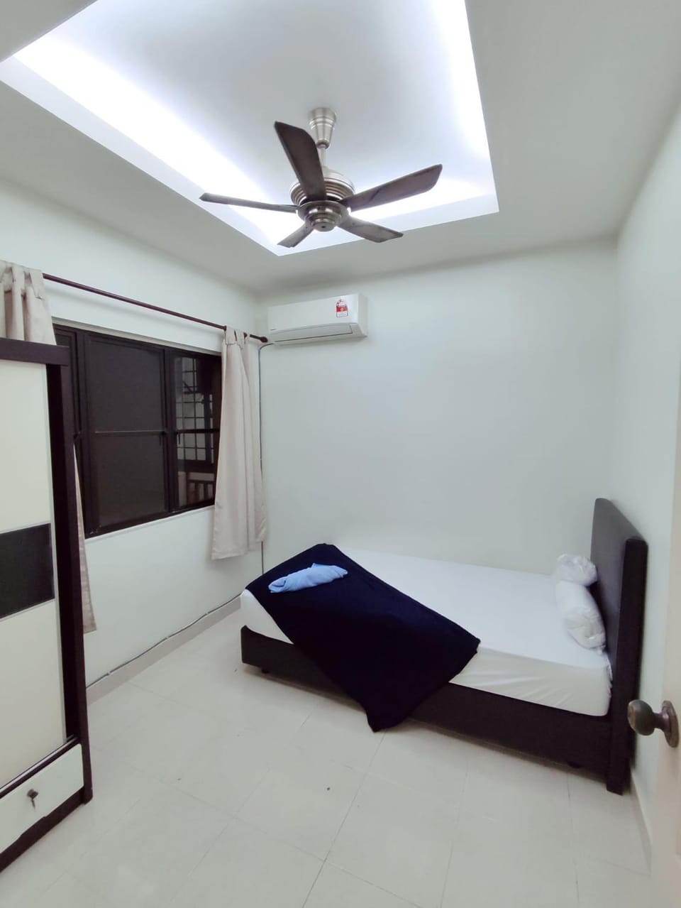 Bedroom, air conditioner