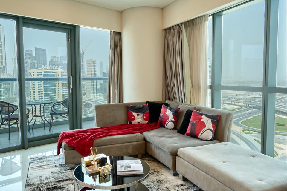 Bed, View (from property/room), Balcony/Terrace, Living room, Seating area, Bedroom, City view