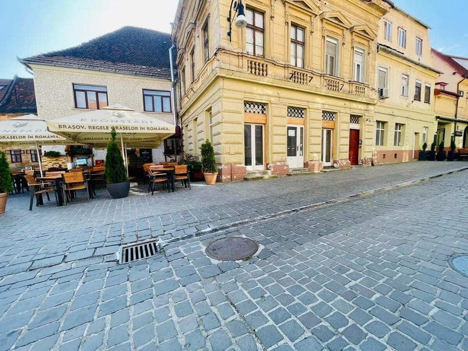 Joy City Stay Spacious Apartment in Brasov