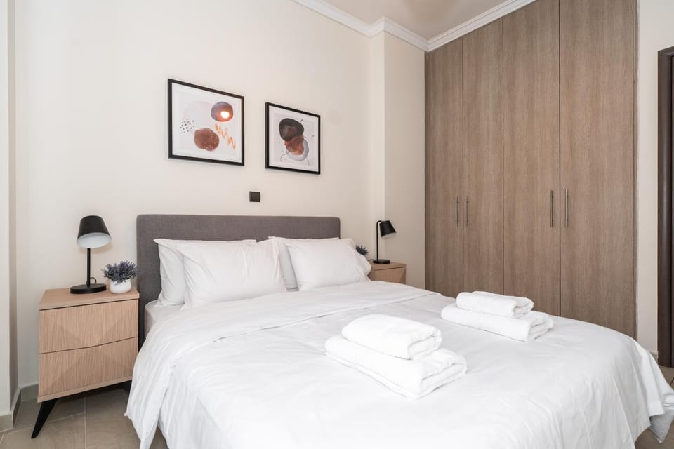 Bed, Bedroom, towels, wardrobe
