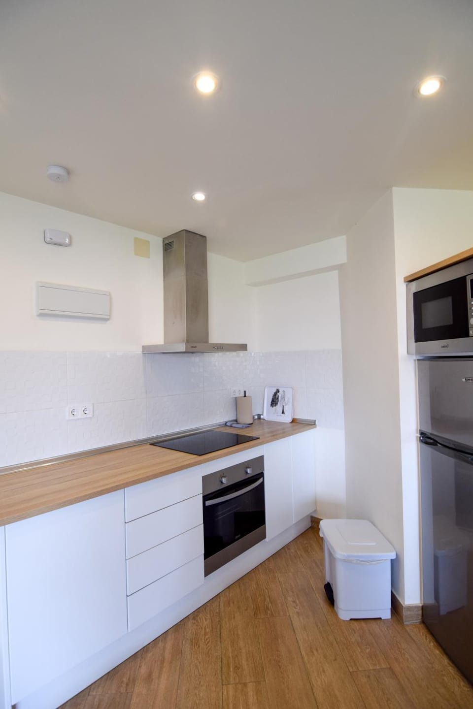 Kitchen or kitchenette, oven, stove