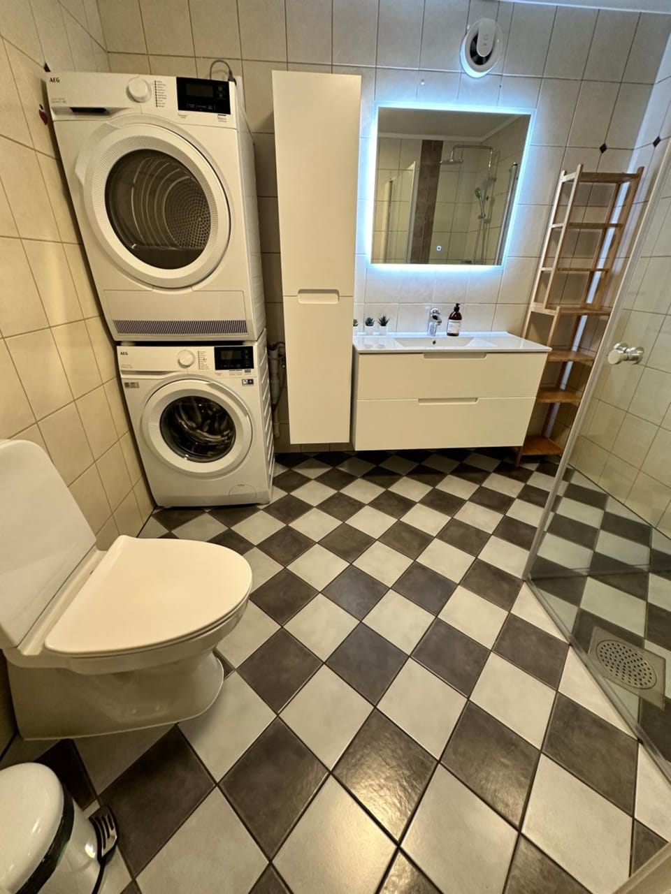 Shower, Toilet, Bathroom, washing machine, dryer