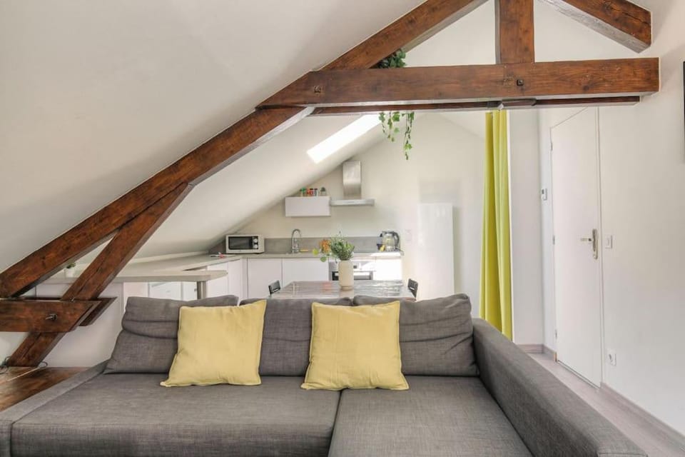 Loft charmant dans maison de ville, Villeurbanne Apartment in Villeurbanne