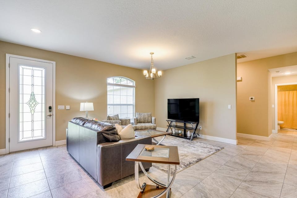 5 Mi to Weeki Wachee Springs! Poolside Retreat House in Florida