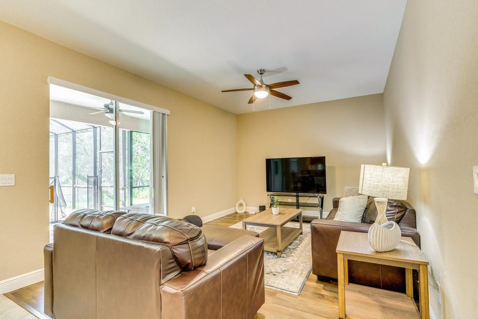 5 Mi to Weeki Wachee Springs! Poolside Retreat House in Florida