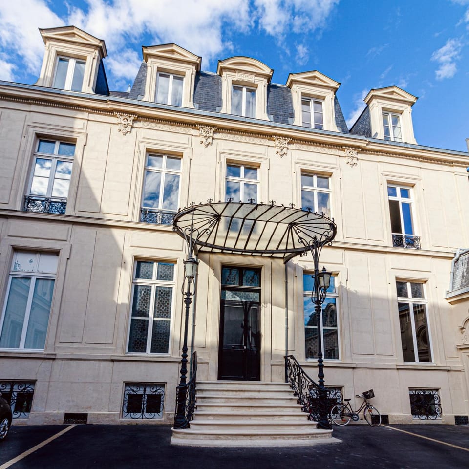 Property building, Facade/entrance