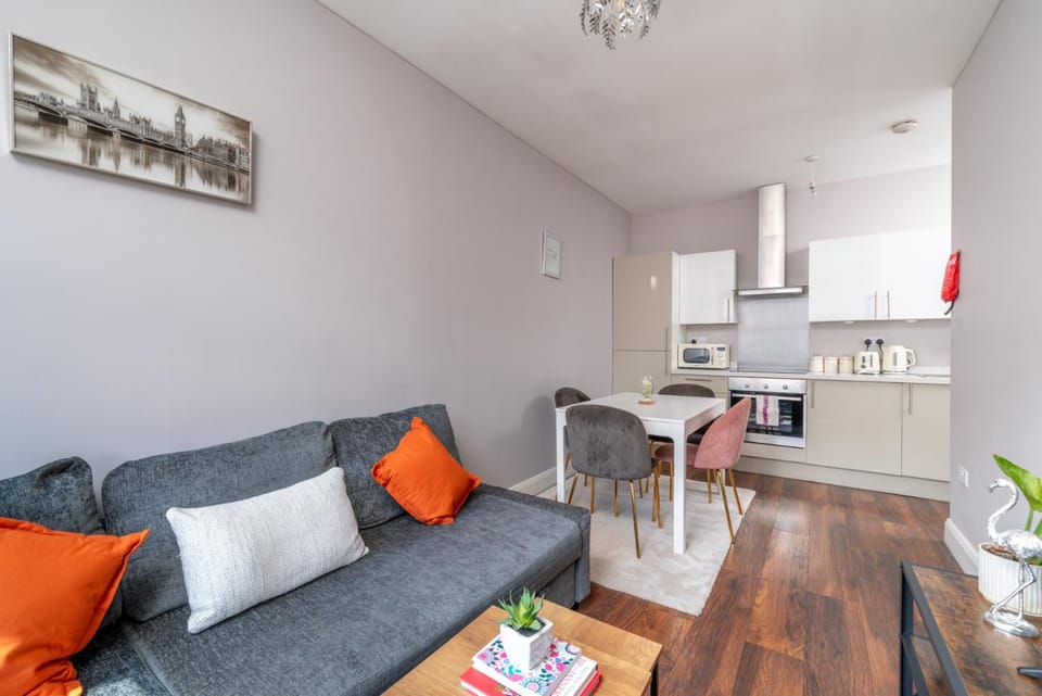 Kitchen or kitchenette, Seating area, Dining area