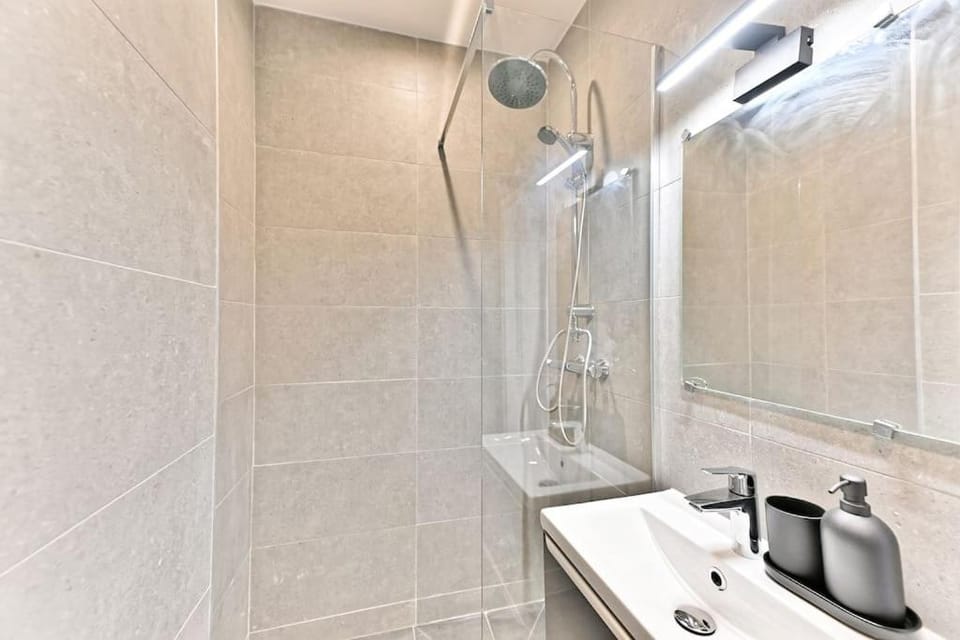 Shower, Bathroom