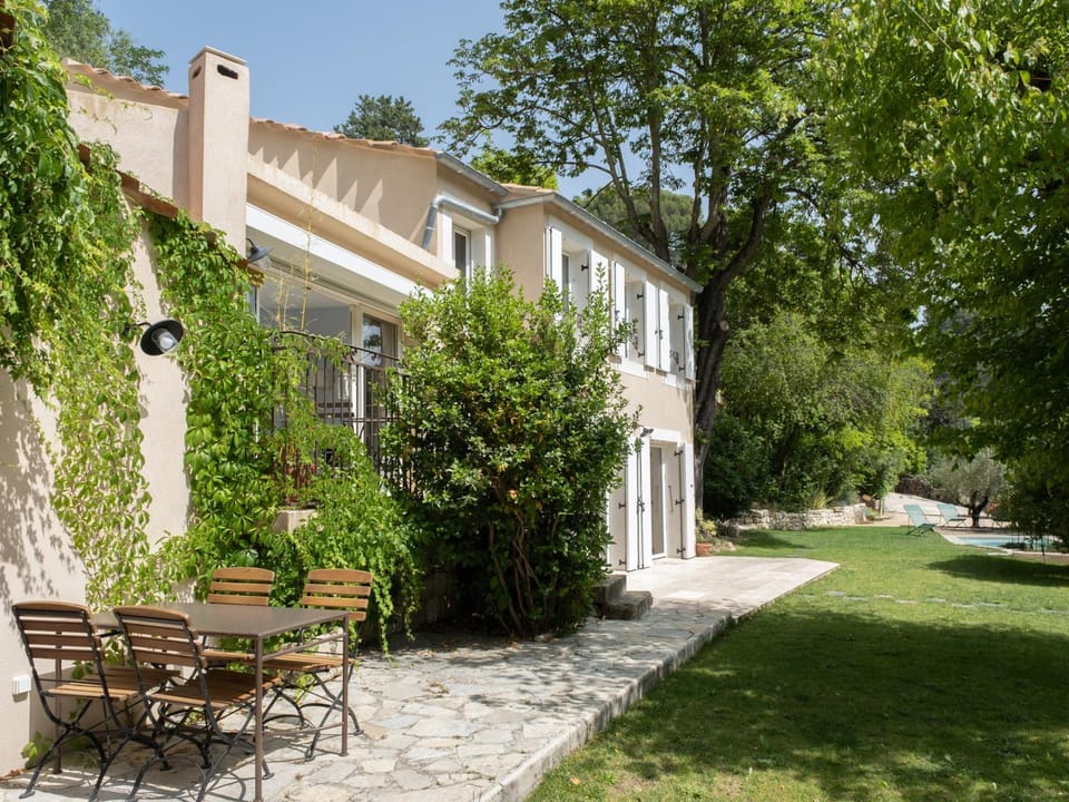 Property building, Day, Natural landscape, Garden, Garden view
