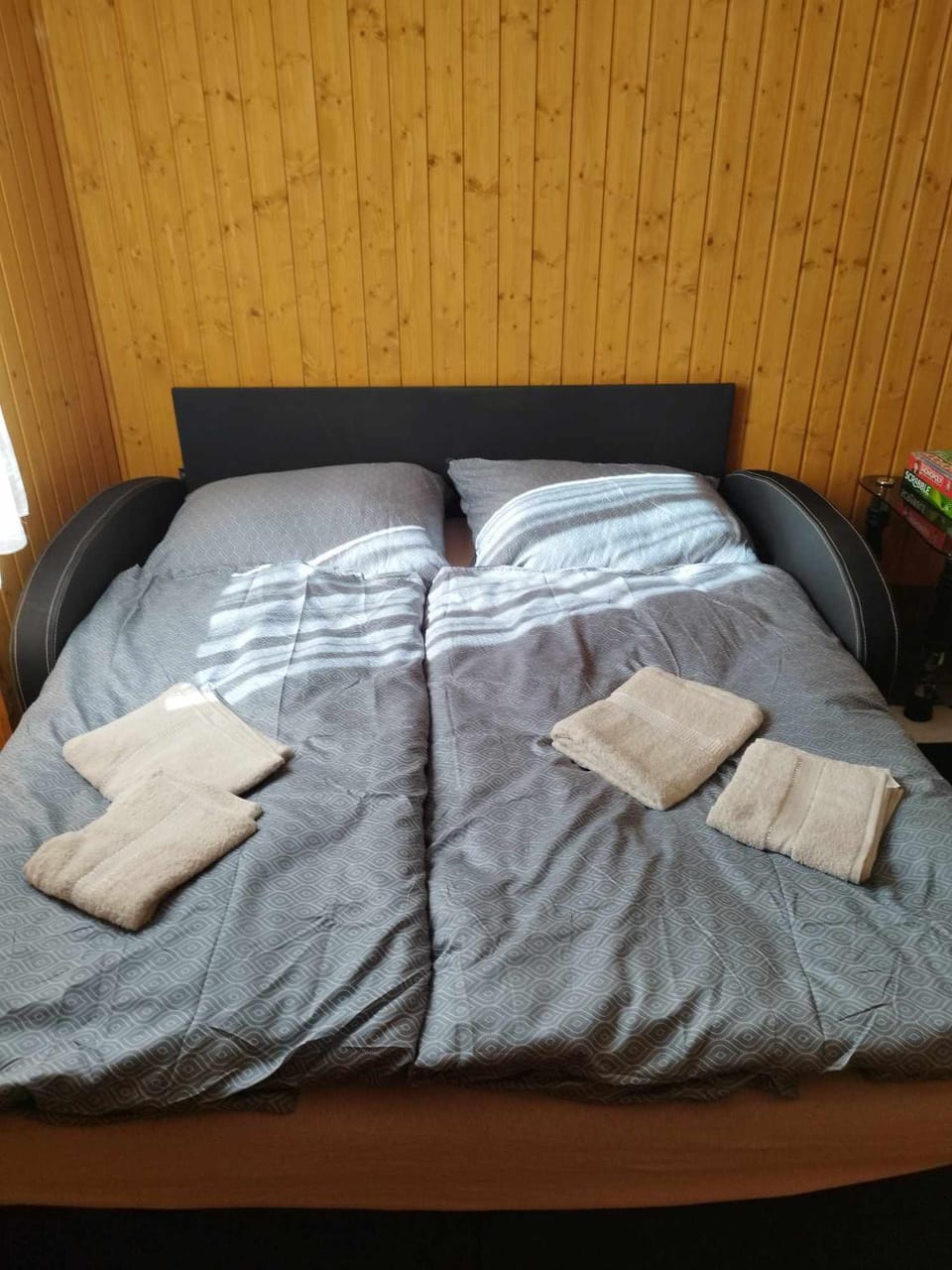 Bed, TV and multimedia, Lake view, towels