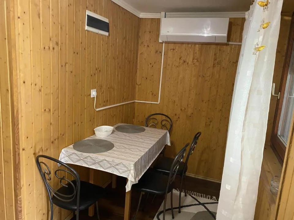 Kitchen or kitchenette, Dining area, Garden view, air conditioner