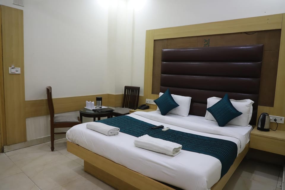 Bed, Photo of the whole room, Bedroom, towels, wardrobe