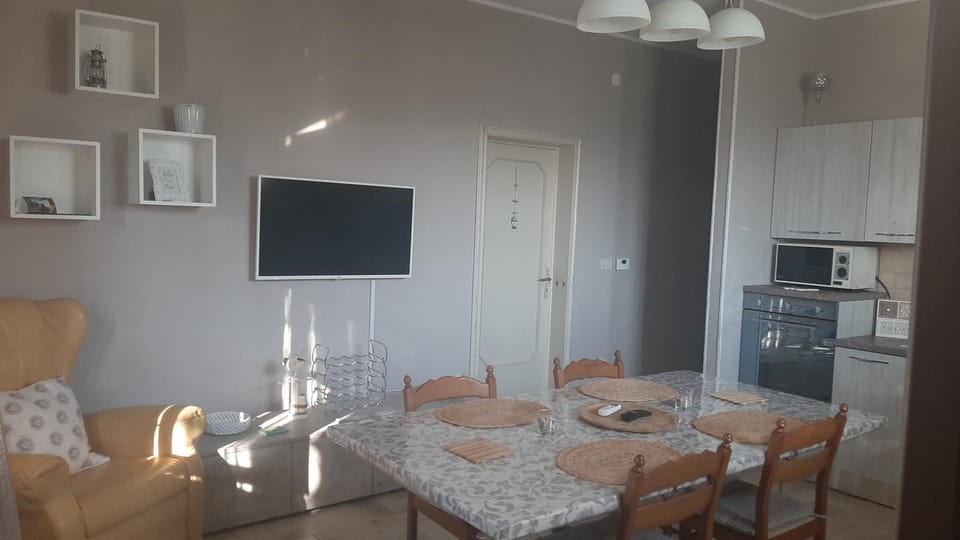 TV and multimedia, Living room, Dining area