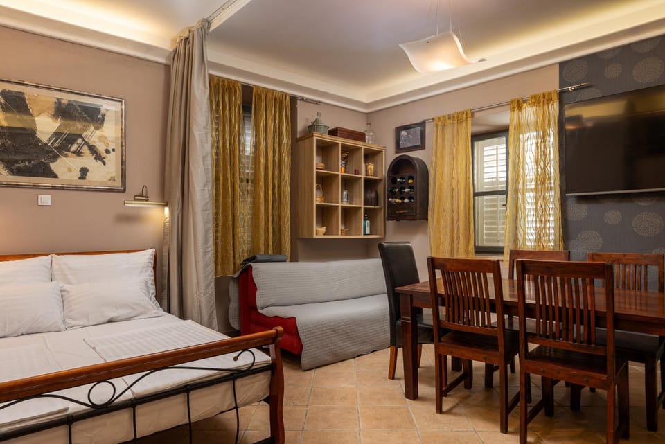 Communal lounge/ TV room, TV and multimedia, Living room, Seating area