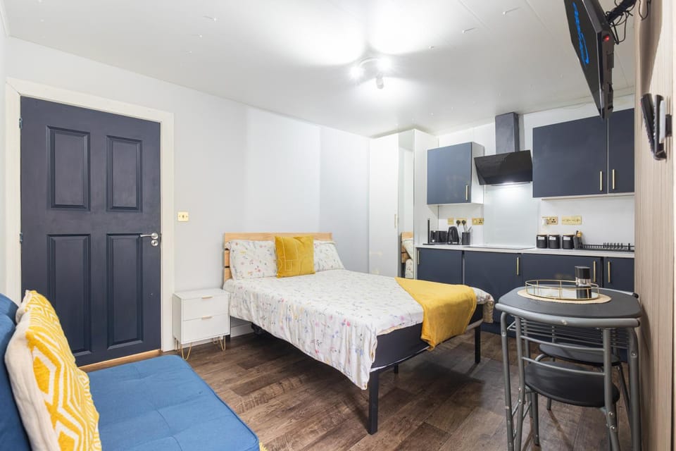 Newly Renovated Studio in Center Apartment in Luton