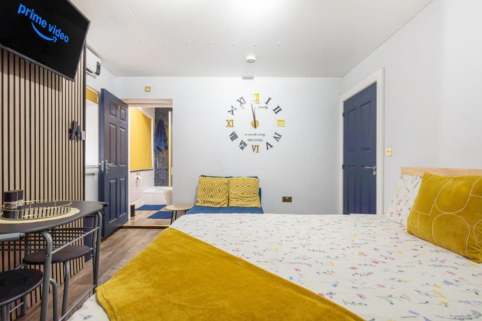 Newly Renovated Studio in Center Apartment in Luton