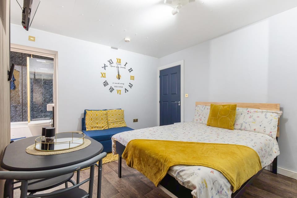 Newly Renovated Studio in Center Apartment in Luton