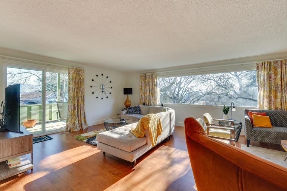 Medford Vacation Rental w/ En-Suite Bathrooms! House in Medford