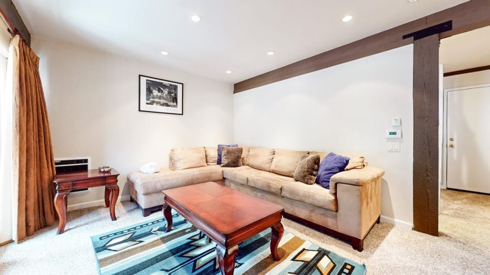 Mammoth Ski & Racquet Club #118 condo Apartment in Mammoth Lakes