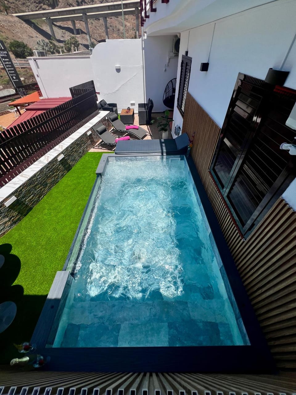 Day, Pool view, Swimming pool, sunbed