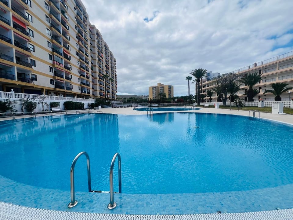 Ocean View Achacay Apartment - Pool & Sun Apartment in Los Cristianos