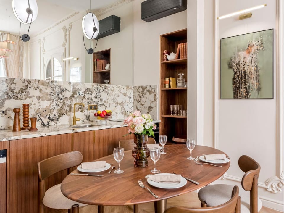 Dining area, kitchen