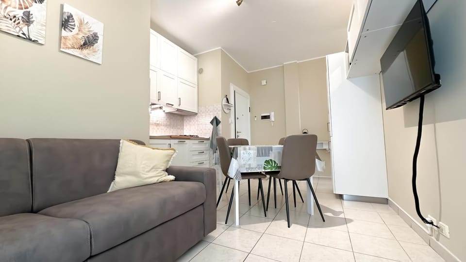 TV and multimedia, Seating area, Dining area